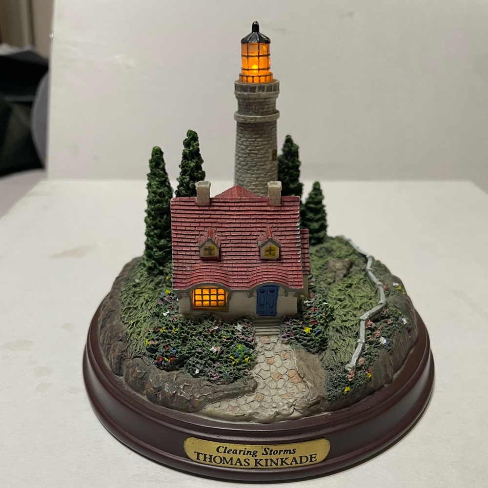 1999 Thomas Kincaid lighthouse Seaside Memories ‘Clearing Storms’ Figurine.
